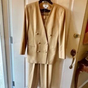 NWOT gorgeous camel color 2-pc SAVILLE wool suit sz 8